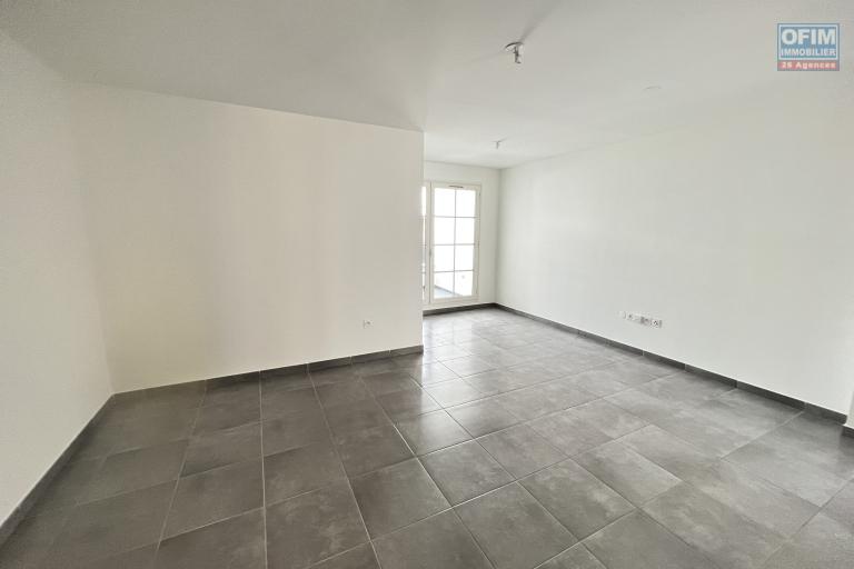 A louer bel appartement T2 avec terrasse et parking en centre-ville de Saint Denis - résidence Anémone