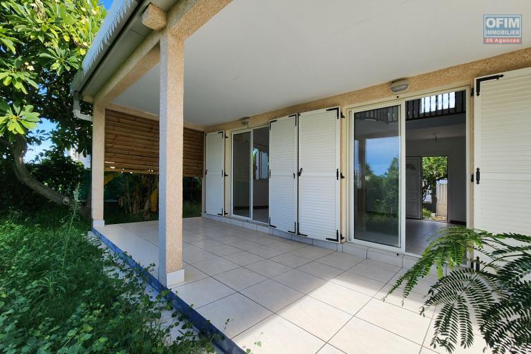 A louer villa de type F5 avec piscine à Saint Leu Pointe des Châteaux - La varangue de 24 m2