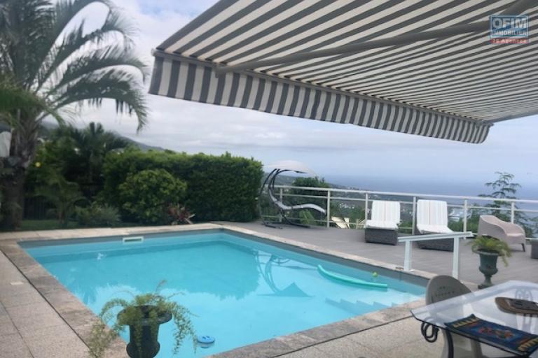 A vendre superbe villa F6 avec piscine, vue mer panoramique