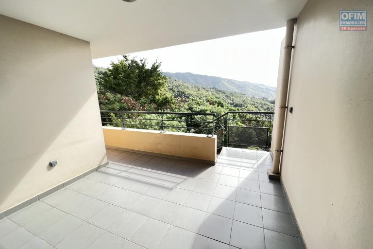 A louer appartement T2 avec vue panoramique mer/montagne et jardin à la Colline des Camélias - Résidence Terradélie