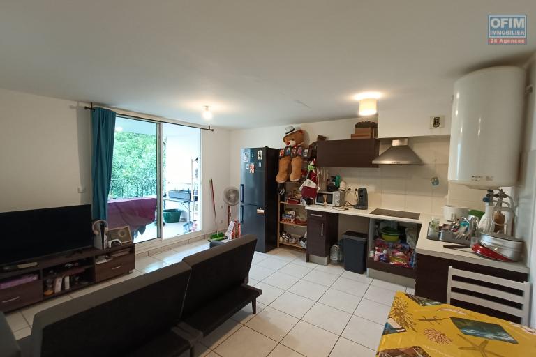 A vendre appartement de 49m2 avec parking et varangue à Saint-André (investissement locatif)