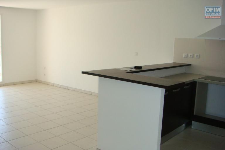 A vendre appartement type T3 au R+3 avec terrasse et parking aérien en ville de Saint Denis - Proximité Jardin de l'Etat - résidence Flamboyant