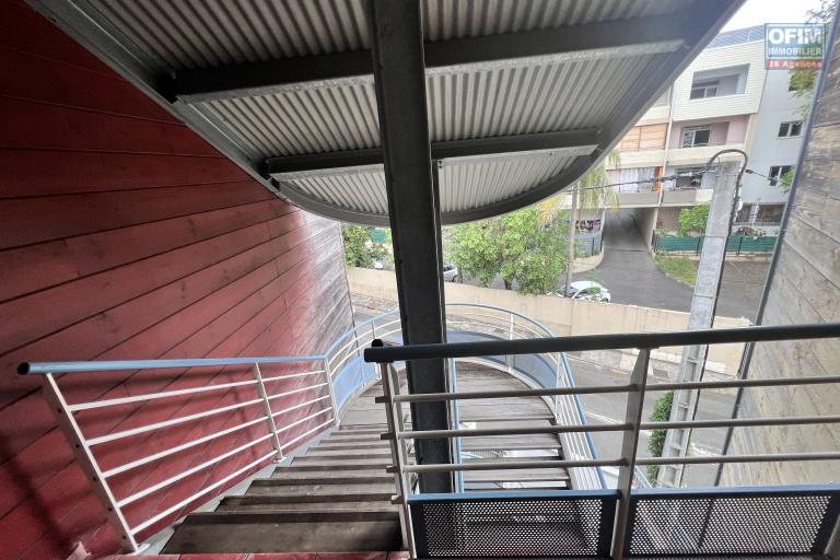 A louer appartement T3 en duplex avec terrasse et parking à Saint Denis - Vauban - Résidence Edmond Albius