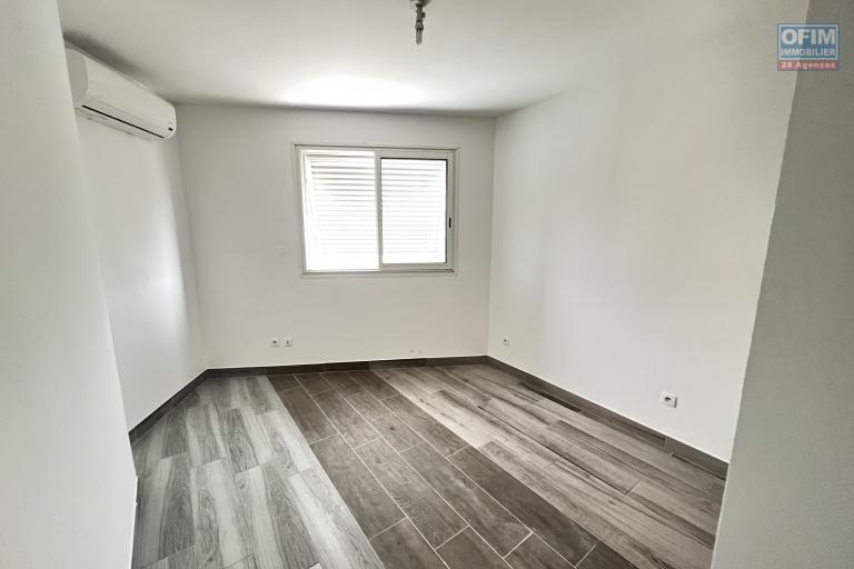 A louer appartement T3 en duplex avec terrasse et parking à Saint Denis - Vauban - Résidence Edmond Albius