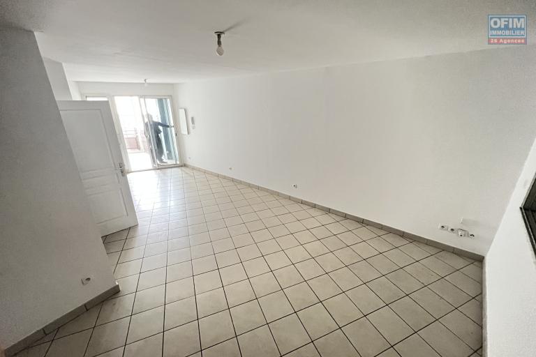 A louer appartement T3 en duplex avec terrasse et parking à Saint Denis - Vauban - Résidence Edmond Albius