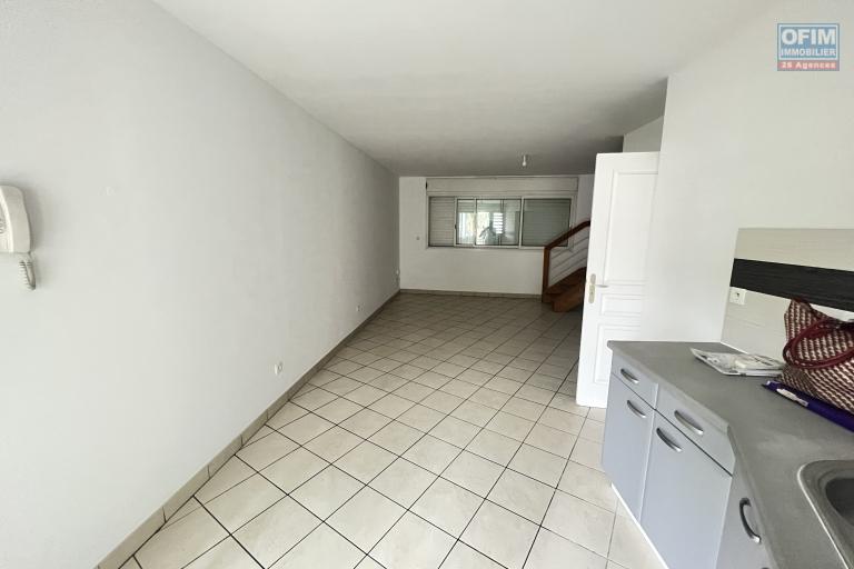 A louer appartement T3 en duplex avec terrasse et parking à Saint Denis - Vauban - Résidence Edmond Albius