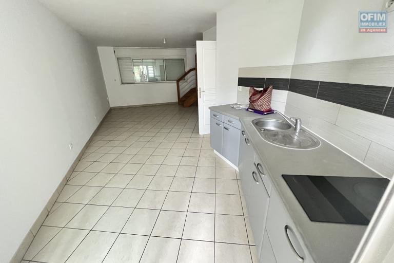 A louer appartement T3 en duplex avec terrasse et parking à Saint Denis - Vauban - Résidence Edmond Albius