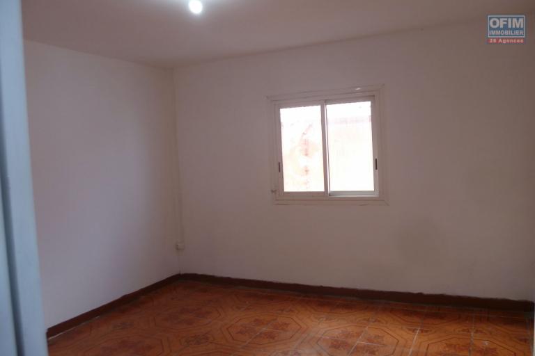 A LOUER APPARTEMENT T2 TROIS BASSINS