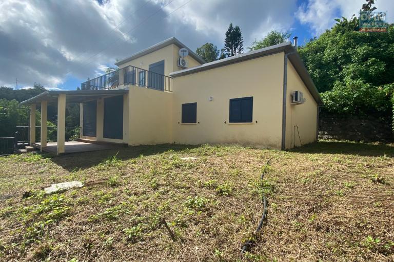 A louer maison à La Montagne au 13è km avec grand jardin et vue mer