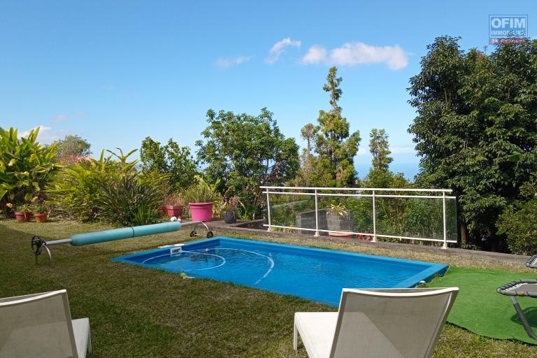 A VENDRE VILLA F4 + T2 DE 162 M2 HABITABLE AVEC VUE MER ET PISCINE A LA RIVIERE ST LOUIS