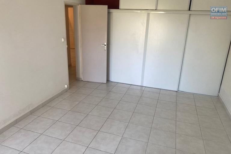 A vendre à La Montagne, appartement T4 atypique avec jardin et  parking privatifs.