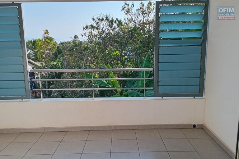 A Vendre Appartement F3 duplex de 81 m2 Proche des Plages à la Saline Les Bains