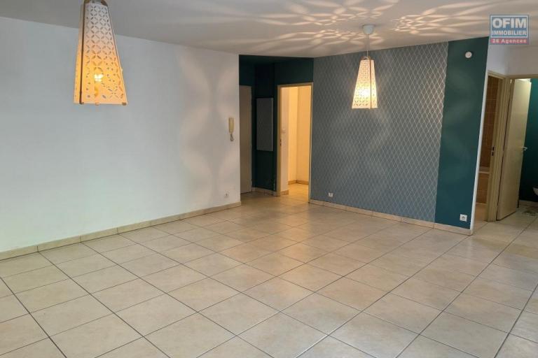 Rare et exceptionnel à vendre magnifique et grand appartement d'environ 62 m² avec terrain d'environ 126 m² au Tampon proche centre ville