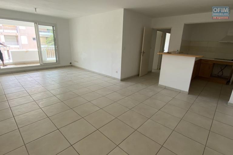 Grand T3 en vente à ste Clotilde rue tessan, avec grande varangue