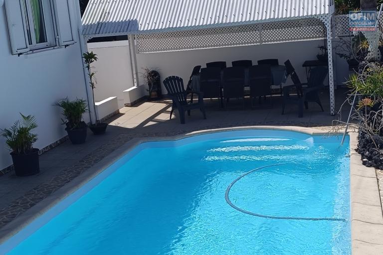 Villa F5 de 246 m2 avec piscine, garage