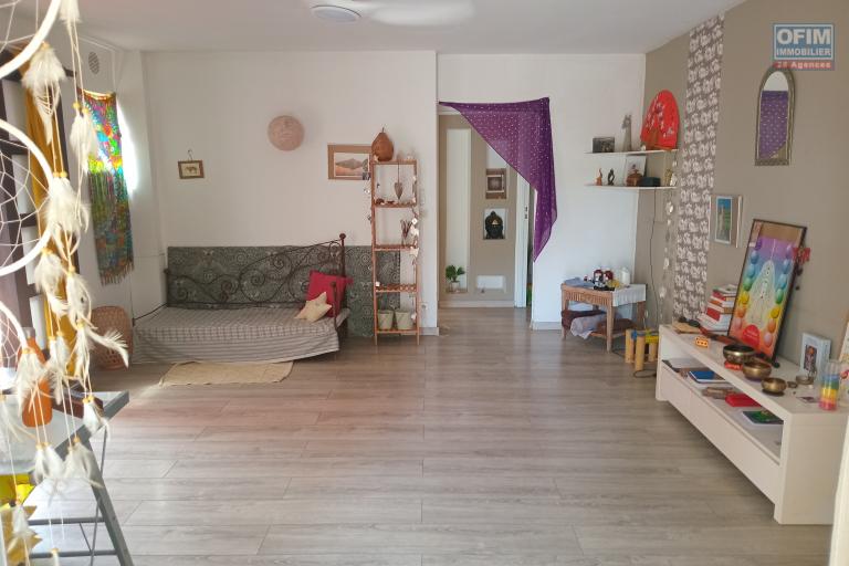 A VENDRE APPARTEMENT F3 EN REZ DE JARDIN PROCHE LAGON A L'ERMITAGE LES BAINS