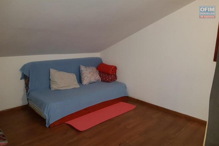 A louer jolie villa jumelée de type F4 d'environ 105 m² au Tampon 14 éme