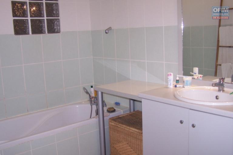 A vendre magnifique appartement de type F2 dans résidence avec piscine le Tampon 14 éme