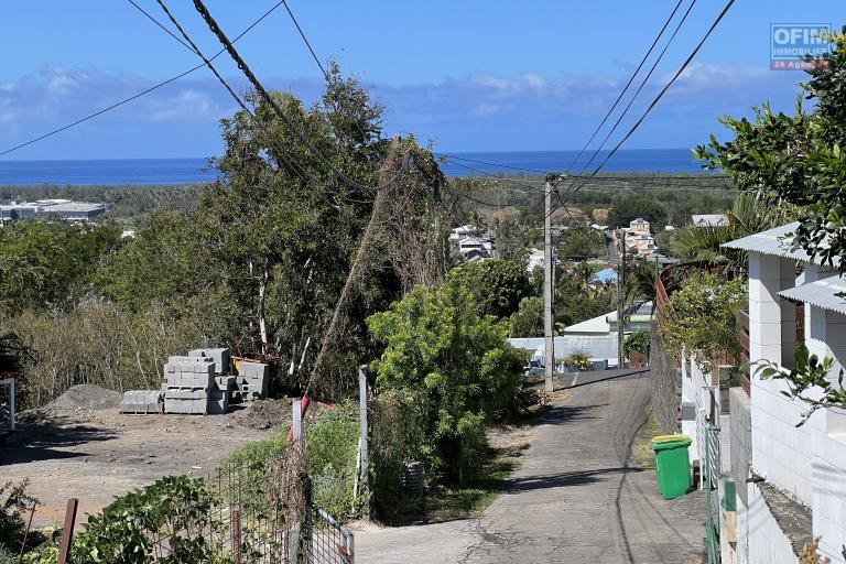 Maison F3+ de plain-pied de 86 m2 habitables implantée sur 214 m2 de terrain dans un endroit calme en impasse avec vue mer et proche de toutes les commodités.