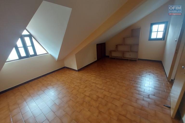 A vendre villa familiale de type f6/7 de 150 m2 à Piton Bois de Nèfles