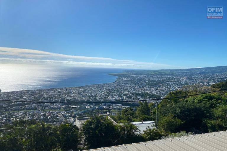 A vendre belle villa à La montagne avec vue imprenable sur St Denis et l'océan