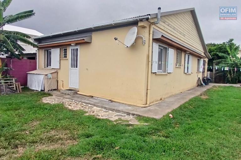 A LOUER Villa NON MEUBLEE de type F4, vue mer à la Saline Les Hauts