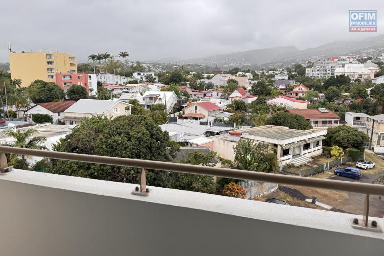 A louer studio avec terrasse dans résidence neuve à Sainte Clotilde - proche de la fac - résidence Tryptik