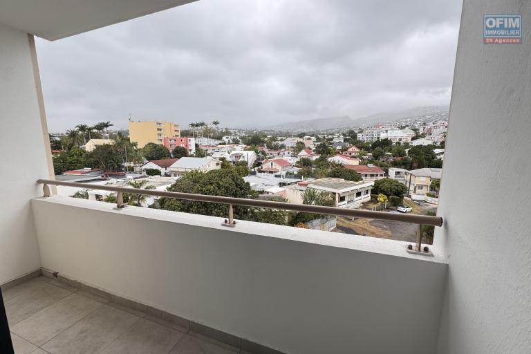 A louer studio avec terrasse dans résidence neuve à Sainte Clotilde - proche de la fac - résidence Tryptik