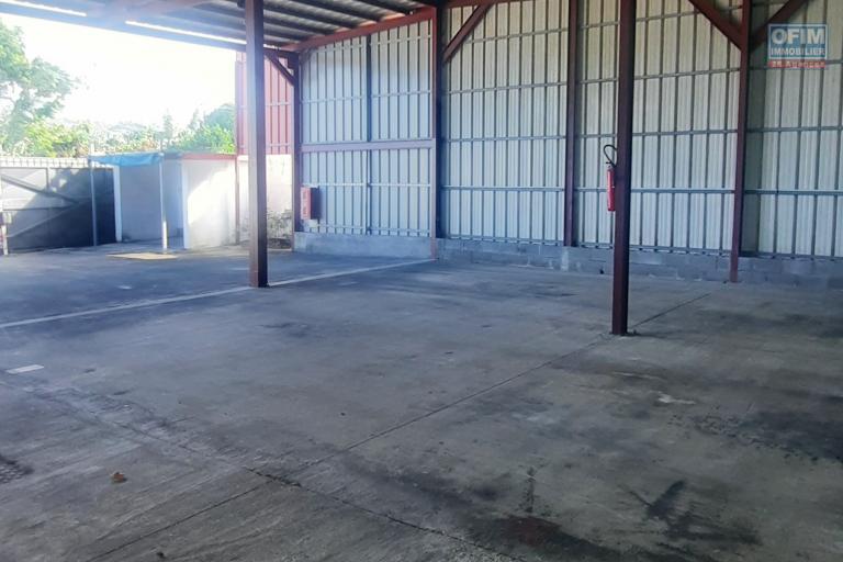 GRAND HANGAR, LOCAL COMMERCIAL EN LOCATION 300 M2