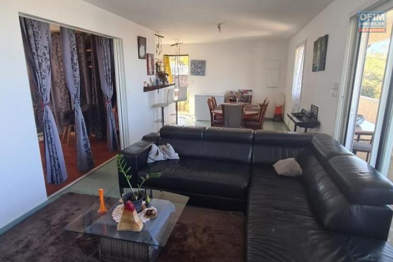 A vendre villa bi-familiale avec vue mer exceptionnelle le Tampon 17 éme