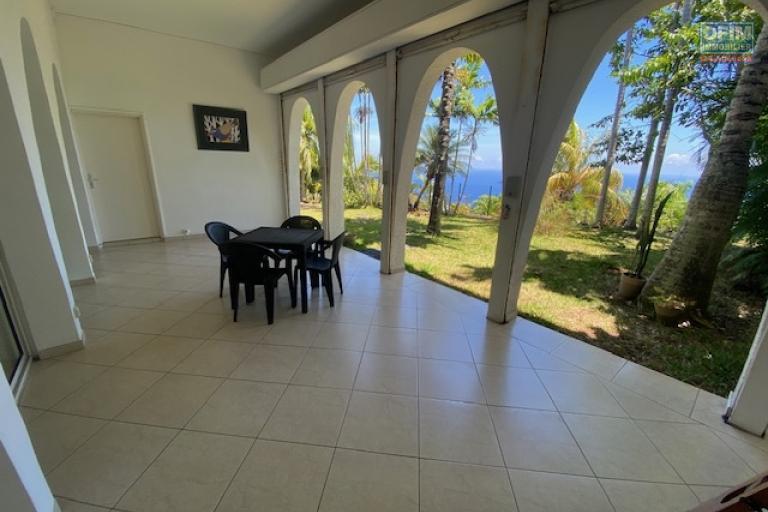 A louer Appartement individuel au rdc d'une maison chemin des brises à La Montagne, beau jardin et vue mer