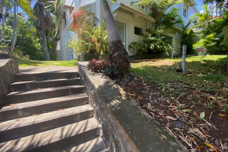 A louer Appartement individuel au rdc d'une maison chemin des brises à La Montagne, beau jardin et vue mer