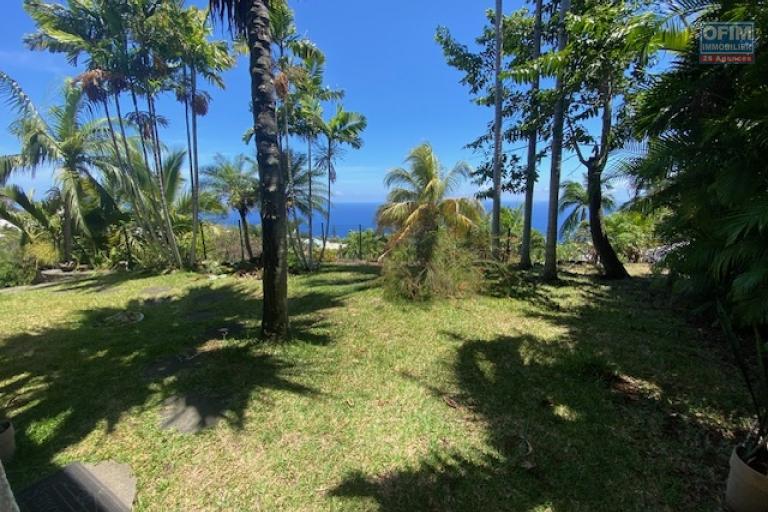 A louer Appartement individuel au rdc d'une maison chemin des brises à La Montagne, beau jardin et vue mer