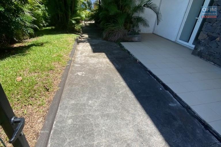 A louer Appartement individuel au rdc d'une maison chemin des brises à La Montagne, beau jardin et vue mer