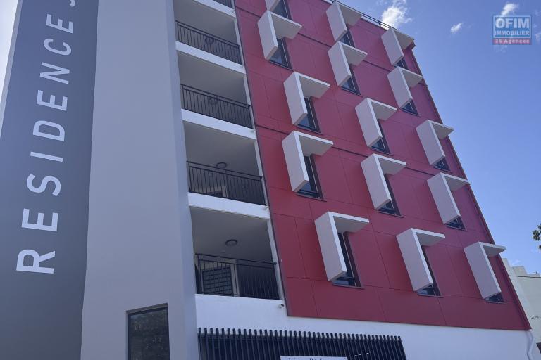 A louer studio NEUF meublé avec grande terrasse vue panoramique et parking - proche de l'université - résidence Jules Ferry