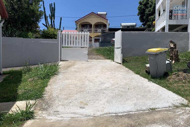 A louer maison avec 3 chambres à Sainte Marie secteur Gaspards