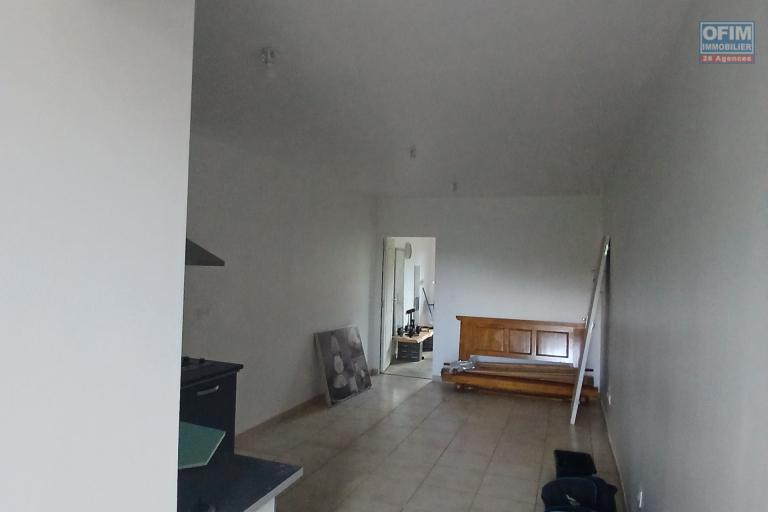 A LOUER // Appartement de type F2 NON MEUBLE sur Saint-Gilles Les Hauts