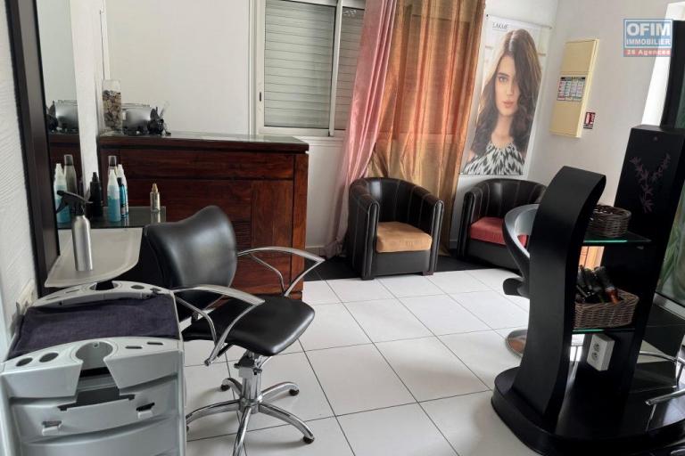 A louer local professionnel idéal pour salon de coiffure d'environ 31 m² le Tampon