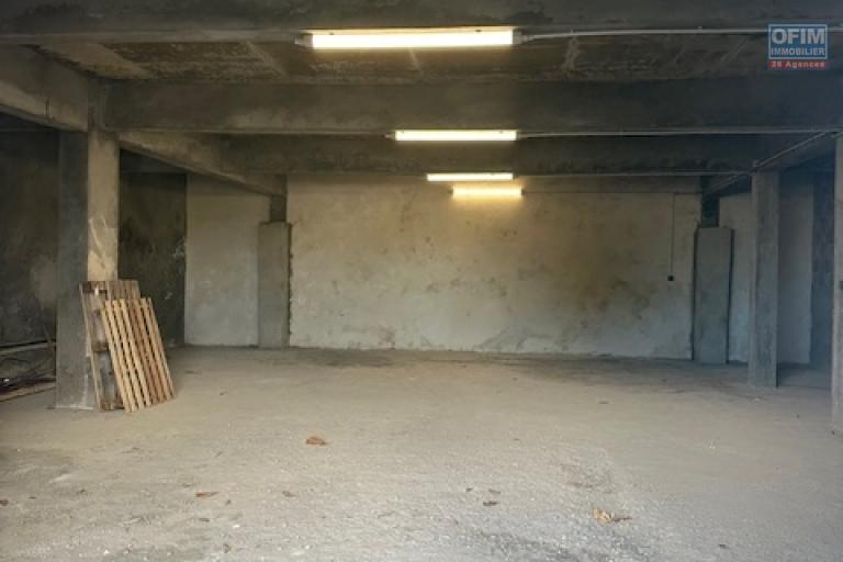 Local de Stockage 80m2 St Pierre