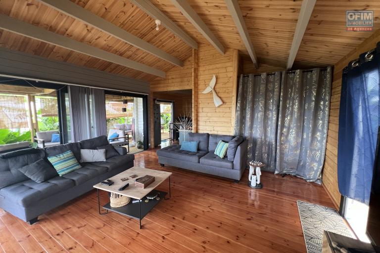 Jolie maison bois neuve de type 3 avec vue mer implantée sur 246 m2 de terrain.