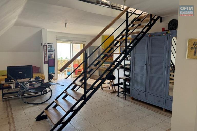 A vendre magnifique et grand appartement duplex de type F3 d'environ 83 m² le Tampon Trois mares