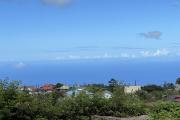 Au Tevelave une grande et jolie maison F4+ de 2008 avec vue mer et montagne au centre du village, proche de toutes les commodités avec un joli jardin et beaucoup d'espace couvert