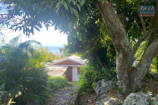 A VENDRE   BEAU TERRAIN AVEC VUE SUR  MER