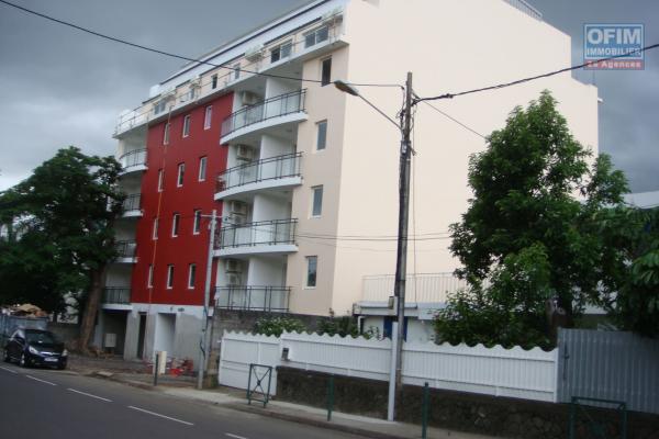 A vendre beau T3 proche centre ville, residence Flamboyants à St Denis, à proximité de Malartic et du jardin de l'état