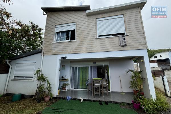 A VENDRE VILLA T4 en R +1 à Saint-Leu