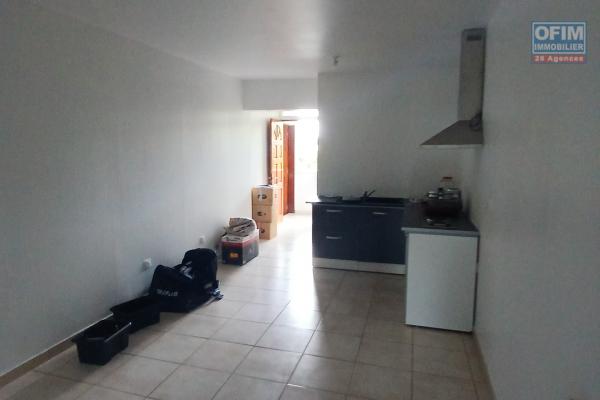 A LOUER // Appartement de type F2 NON MEUBLE sur Saint-Gilles Les Hauts