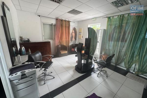 A louer local professionnel idéal pour salon de coiffure d'environ 31 m² le Tampon